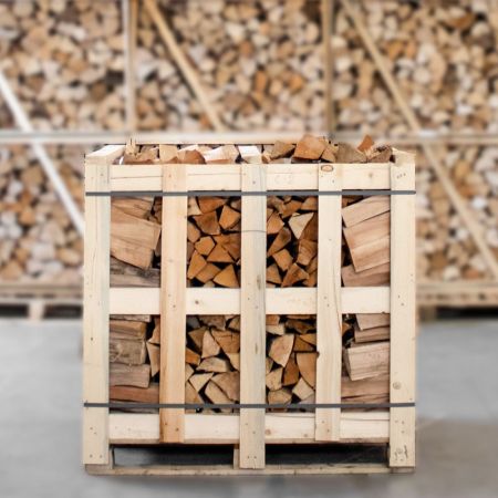 halve-pallet-beukenhout-zonder-schors-recht-blur-inzoom-light